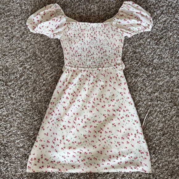 ✨ Princess Polly Floral Cutout Dress ✨ - Picture 4 of 4